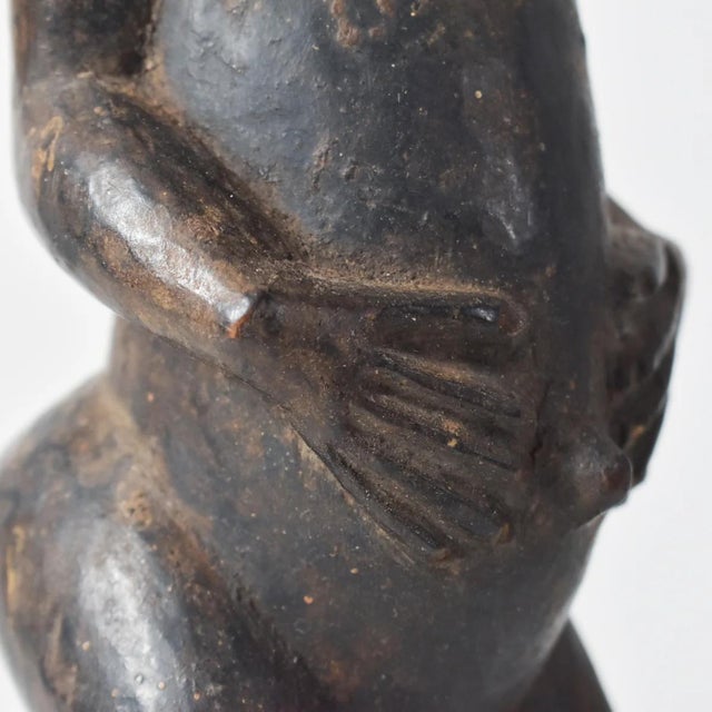 Brown Early 20th Century Baule Wood Bearded Female Figurine On Base Côte d'Ivoire For Sale - Image 8 of 8
