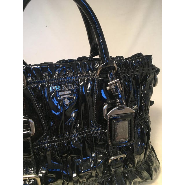 Prada Black Patent Leather Gaufre Ruched Shoulder Bag Tote For Sale In Philadelphia - Image 6 of 6