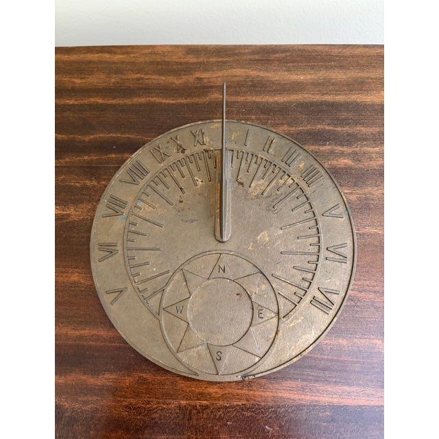 A stunning vintage iron garden sundial USA, Late 20th Century Measures: 8"W x 8"D x 3"H Good vintage condition with patina...