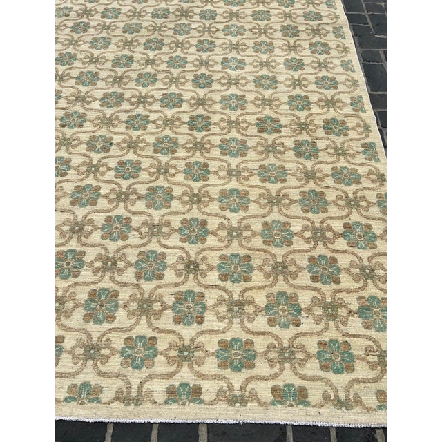 Hard to find desing and color combination. Perfect for dining or living room or any other setting. Easy to decorate with....