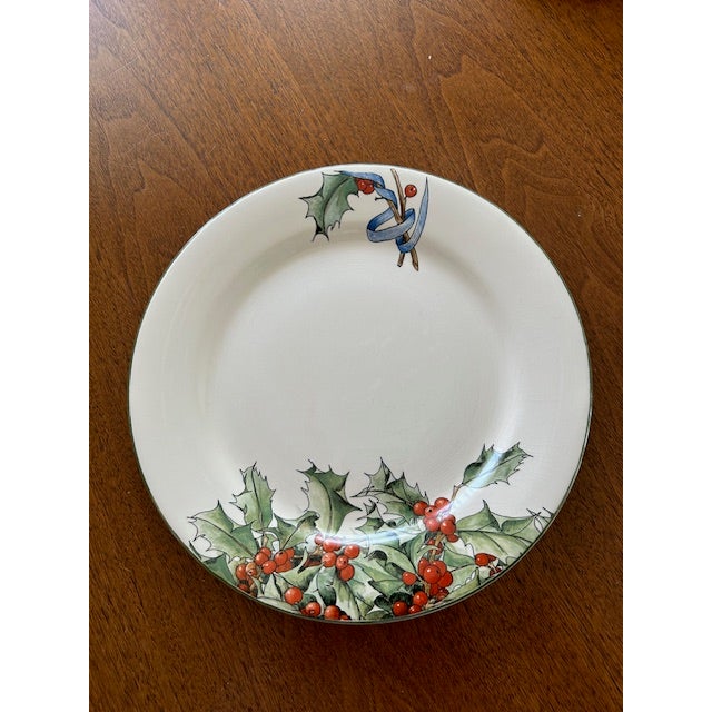 French 1990s Rare Gien France Le Houx Faïence – 12 Place Setting Set - 48 pcs For Sale - Image 3 of 5