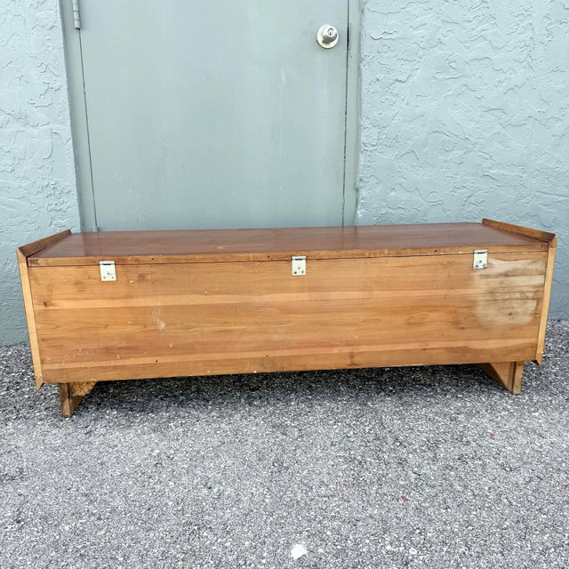 Wood Mid Century Modern Storage Chest/Trunk by Lane For Sale - Image 7 of 8