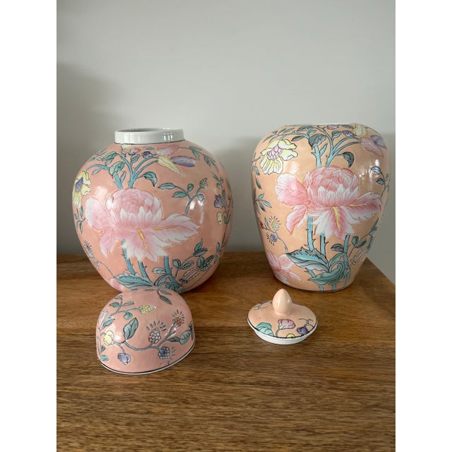 1980s 1980s Palm Beach Peach Pair of Floral Ginger Jars For Sale - Image 5 of 11