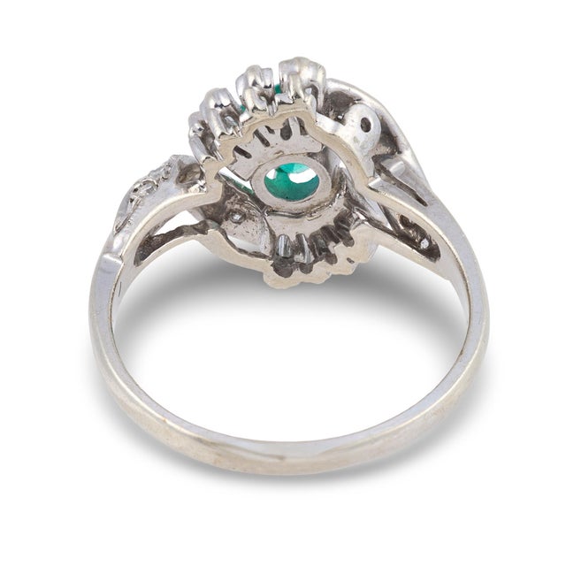 1960s Mid Century Emerald Diamond 14k White Gold Ring, Size 9. 25 For Sale In Los Angeles - Image 6 of 6