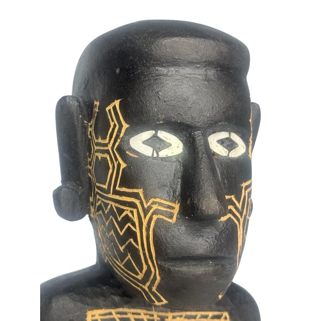 1950s Dayak Hampatong Guardian Figure Borneo Kalimantan Incised Geometric Shell Eyes For Sale - Image 5 of 8