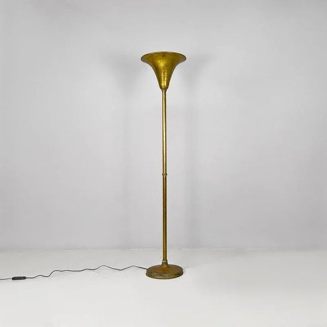 Italian mid-century modern, art deco style entirely brass floor lamp, 1940s. Art Deco floor lamp with a round base, with...