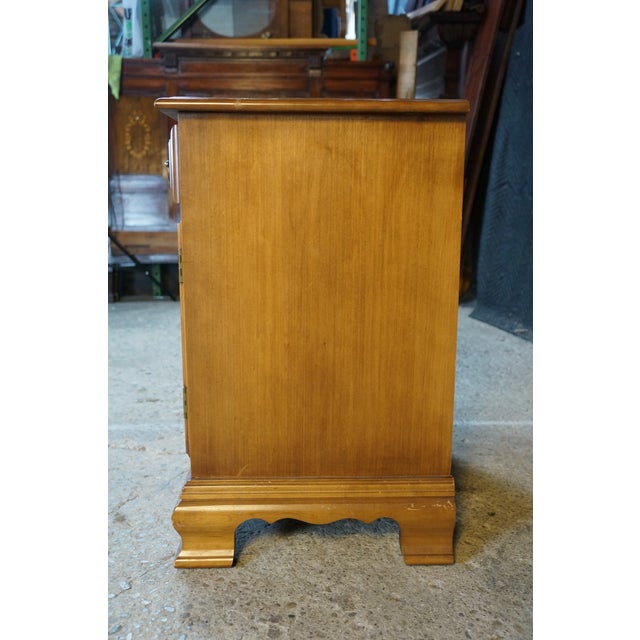 Late 20th Century Sumter Cabinet Early American Hard Rock Maple Bedside Cabinet Chest Nightstand For Sale - Image 15 of 18