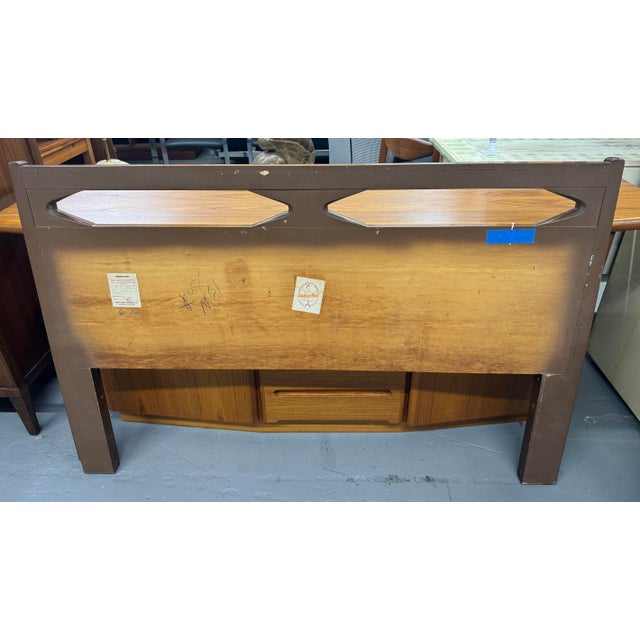 Mid-Century Modern Walnut Headboard by Hoke Wood Products For Sale - Image 9 of 10