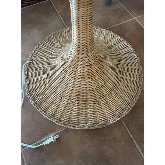 1960s Vintage Wicker Rattan Mid-Century Modern Table Floor Lamp For Sale - Image 5 of 5