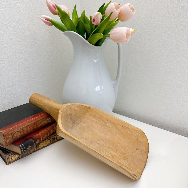 1950s Vintage Hand Carved Wooden Grain Scoop / Primitive Farmhouse Decor / Rustic Kitchen Display For Sale - Image 5 of 5
