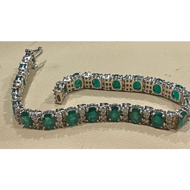18 carat Natural Emerald & Diamond Cocktail Tennis Bracelet 14 Karat White Gold For Sale - Image 12 of 18