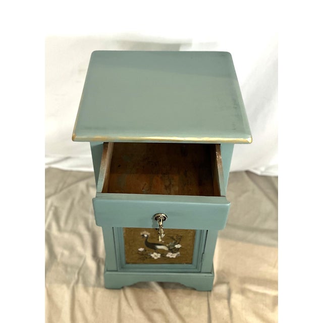 Chinoiserie Solid Wood Parcel Gilt Chinoiserie Bedside Table For Sale - Image 3 of 7