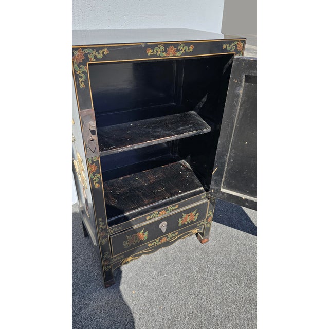1970s Vintage Chinese Asian Black Lacquer Chinoiserie Cabinet Storage Side Table #1of2 For Sale - Image 5 of 18