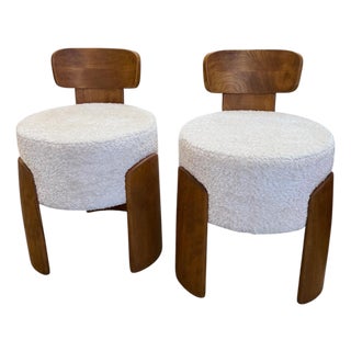 Sculptural Pair of Italian Modernist Chair in Walnut and Ivory Bouclé, 1970s For Sale