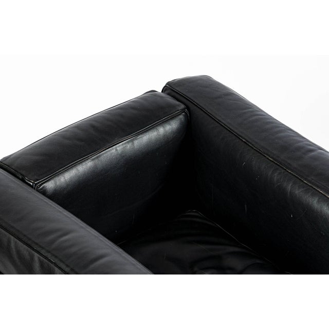 Authentic Cassina Lc2 Black Leather Petit Lounge Chair by Le Corbusier, 4x Avail For Sale - Image 11 of 17