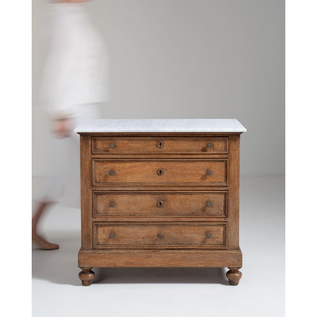 A supremely elegant commode from the early twentieth century, this French chest of drawers exemplifies the refined...