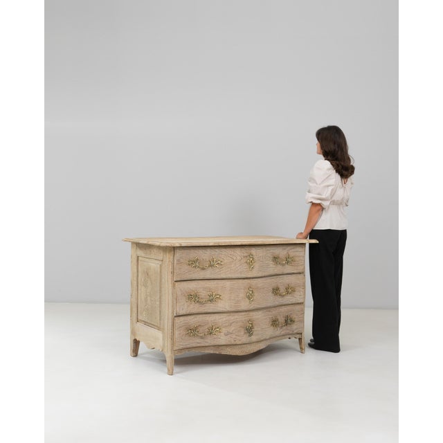 Brown 19th Century French Louis XV Oak Chest Of Drawers For Sale - Image 8 of 18