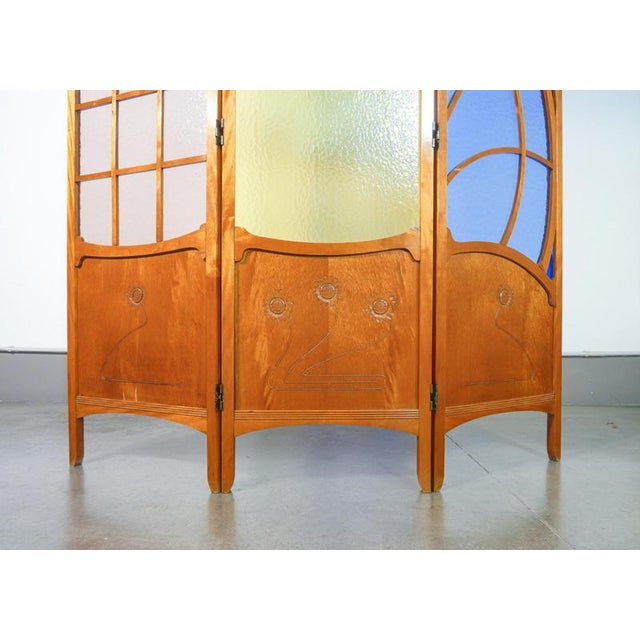 Art Nouveau Screen in Wood and Polychrome Glass For Sale - Image 11 of 16
