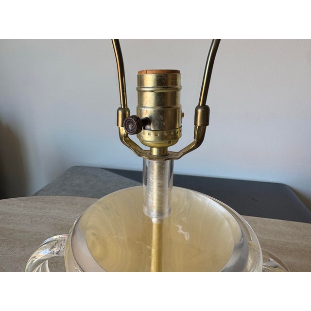 1970s Vintage Italian Murano Glass Urn-Shape Table Lamp With Lucite Base For Sale - Image 11 of 12