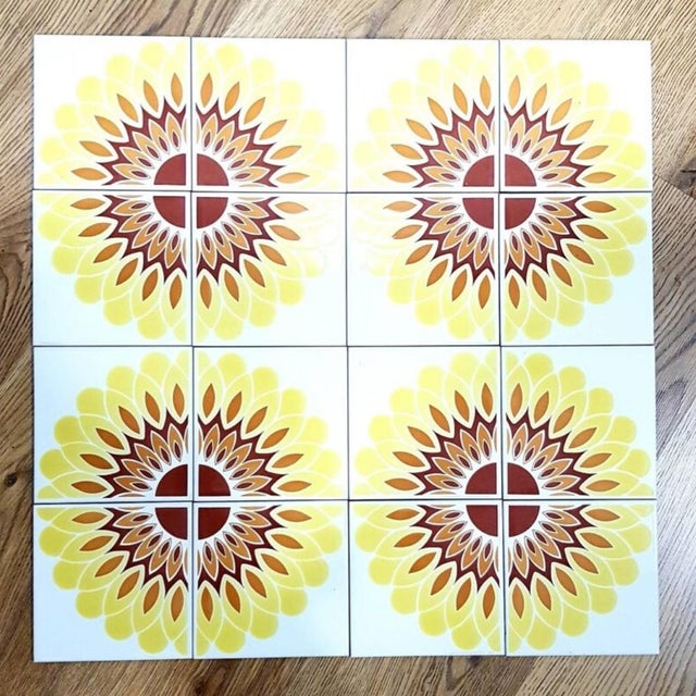 1970s Iris Starburst Tiles, Italy, 1970s, Set of 16 For Sale - Image 5 of 8