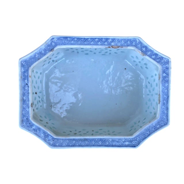 Chinese 19th Century Chinese Blue and White Rice Grain Planter For Sale - Image 3 of 6
