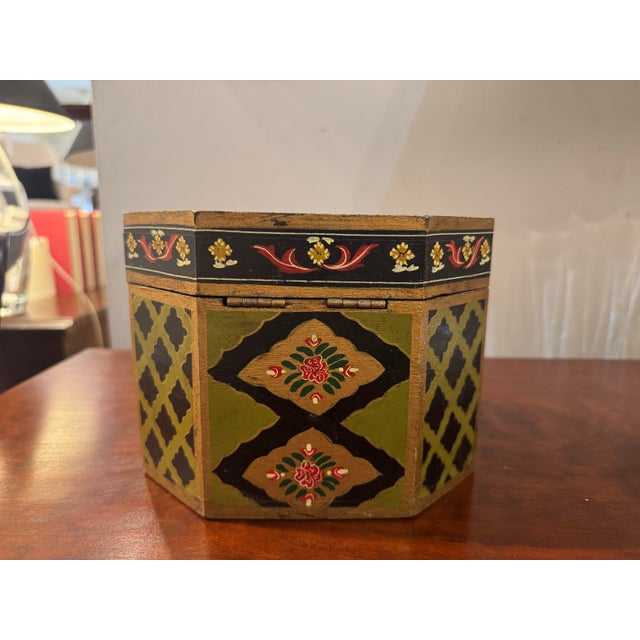 Antique Wooden Octagonal Trinket Box For Sale In Boston - Image 6 of 6