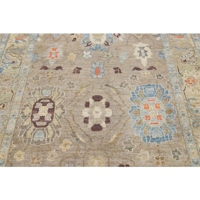Early 21st Century Handmade Modern Sultanabad Beige Gallery Wool Rug With Floral Motif For Sale In New York - Image 6 of 8