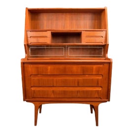 Example of Scandinavian Desks