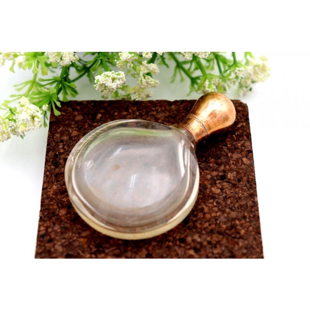 Perfume Bottle in Glass and 15 Karat Gold For Sale - Image 3 of 7