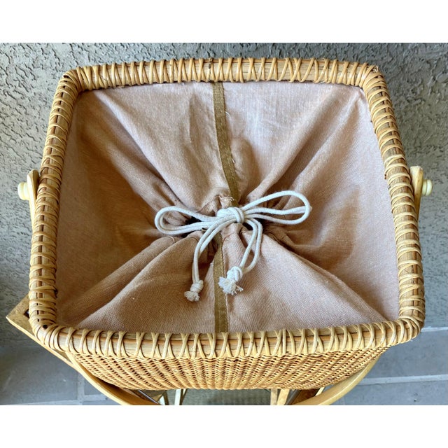 Camel Nantucket-Style Late 20th-Century Sewing Basket With Pocketed Interior Drawstring Liner For Sale - Image 8 of 12