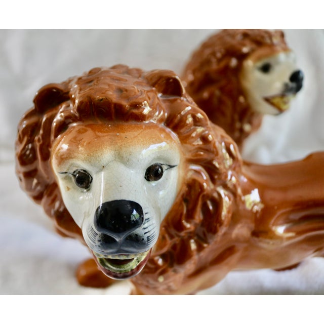 Early 20th Century Vintage Staffordshire Porcelain Lions - A Pair For Sale - Image 5 of 7