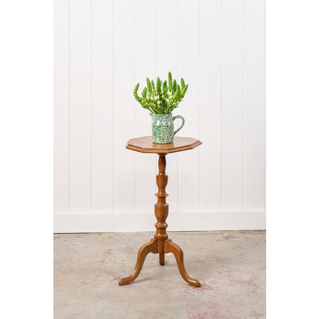 This charming burl maple octagon table features a finely figured top with a radial burlwood veneer pattern. Standing on a...