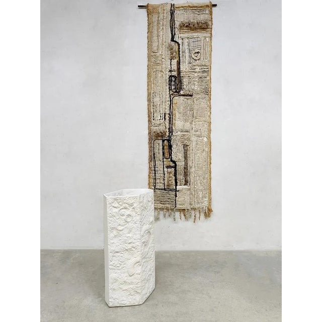 1960s Vintage White Bisque Porcelain Vase from Ak Kaiser, 1960s For Sale - Image 5 of 7