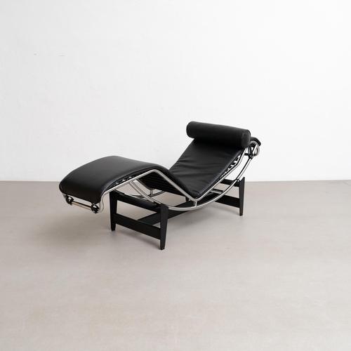 4 Chaise Longue by Le Corbusier for Cassina For Sale - Image 3 of 17