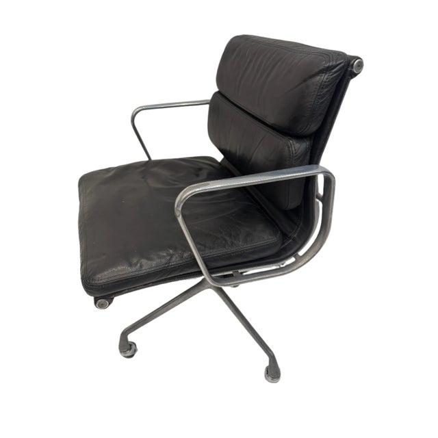 Mid-Century Modern Original Herman Miller Aluminum Eames Soft Pad Group Management Executive Desk Chair Circa 1983 For Sale - Image 3 of 11