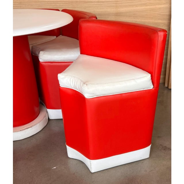 White Set of Vintage Round table with Six Chairs in Red and White Leather For Sale - Image 8 of 18