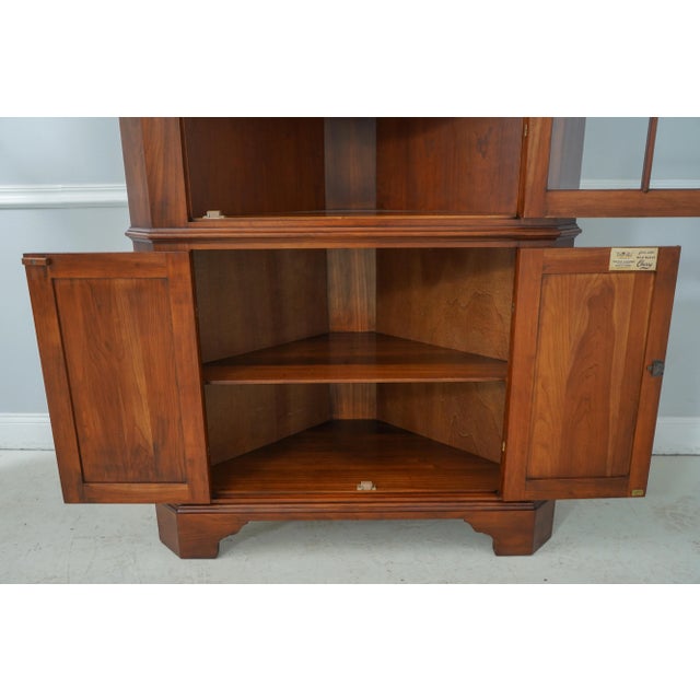 1970s Henkel Harris Cherry 12 Pane Corner China Cabinet For Sale - Image 5 of 12