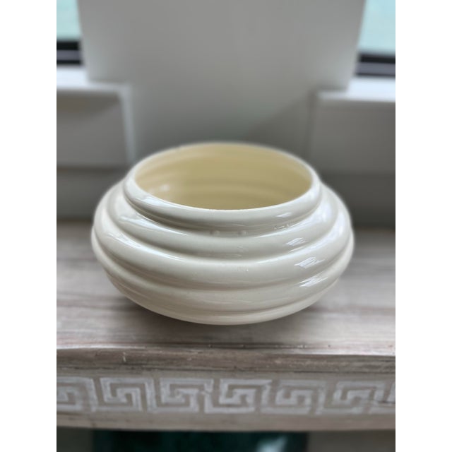 Late 20th Century Vintage Haeger Beehive Ivory Ceramic Cachepot For Sale - Image 5 of 10