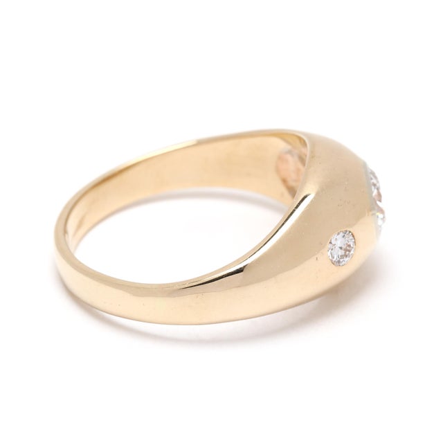 Stones: - diamonds, 3 stones - round brilliant cut - 2.75 - 5.25 mm - approximately .70 total carats - F-G color, VS1-2...