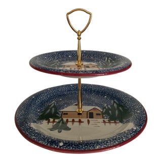 1980s Cook’s Bazaar Gourmet Collection 2-Tiered Serving Tray “Holly Mountain Lodge” Pattern For Sale