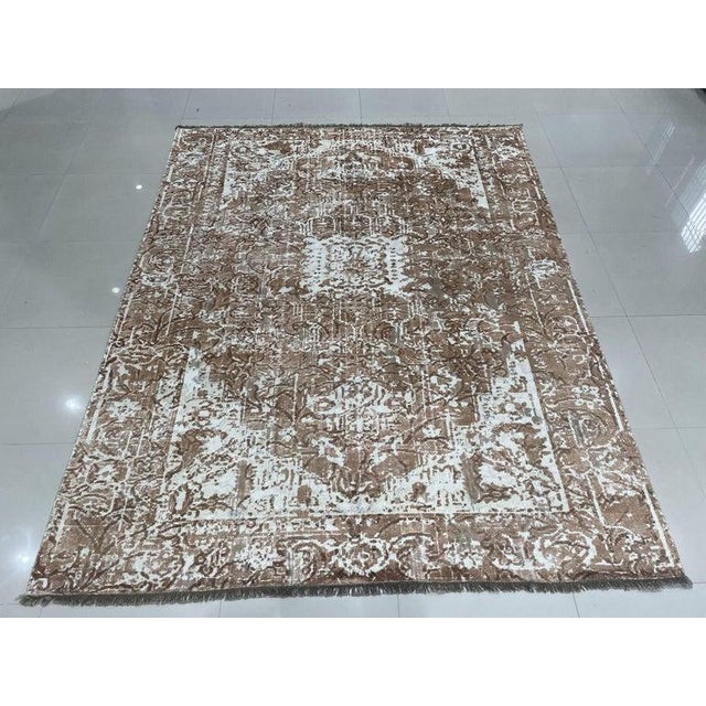This ivory beige cream white wool rug features a durable hand knotted pile construction. It represents a contemporary...