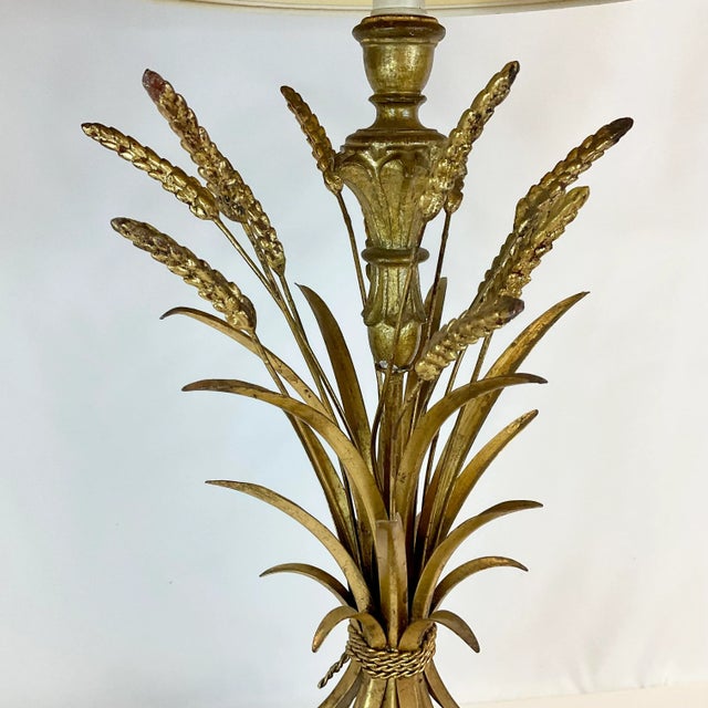 1940s French Regency Trompe L’Oeil Wheat Sheaf Gilt Tole Table Lamp For Sale - Image 9 of 12