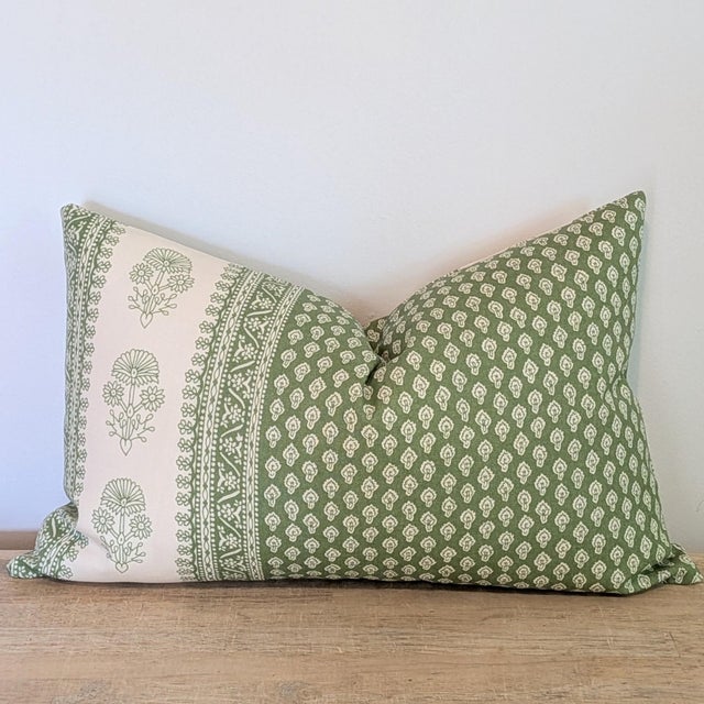 Transitional Schumacher Hyacinth Leaf Green Outdoor Lumbar - Single For Sale - Image 3 of 6