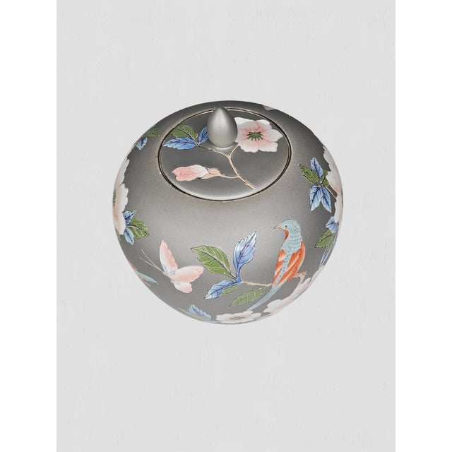 1980's Gray Field Macau Ginger Jars With Multicolor Flora Birds - a Pair For Sale In Greensboro - Image 6 of 8