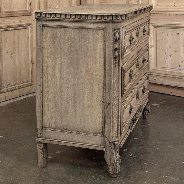 18th Century French Louis XVI Commode ~ Chest of Drawers in Stripped Oak For Sale - Image 12 of 18