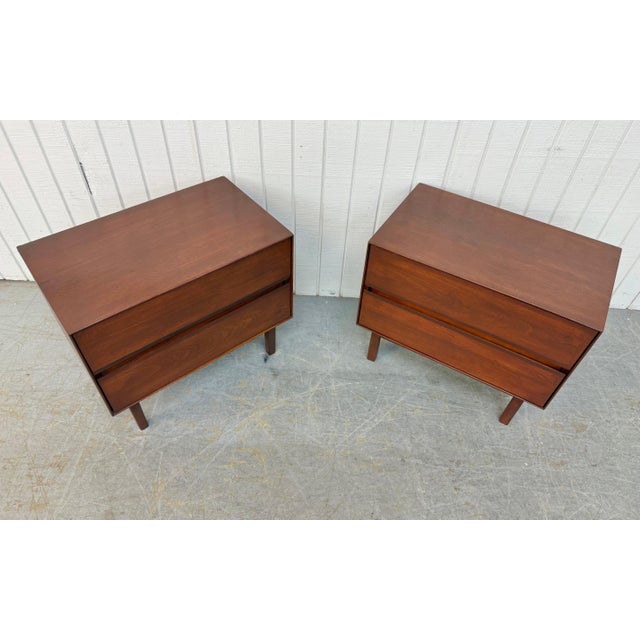 Mid-Century Modern Stanley Walnut Nightstands - Set of 2 For Sale In Philadelphia - Image 6 of 10