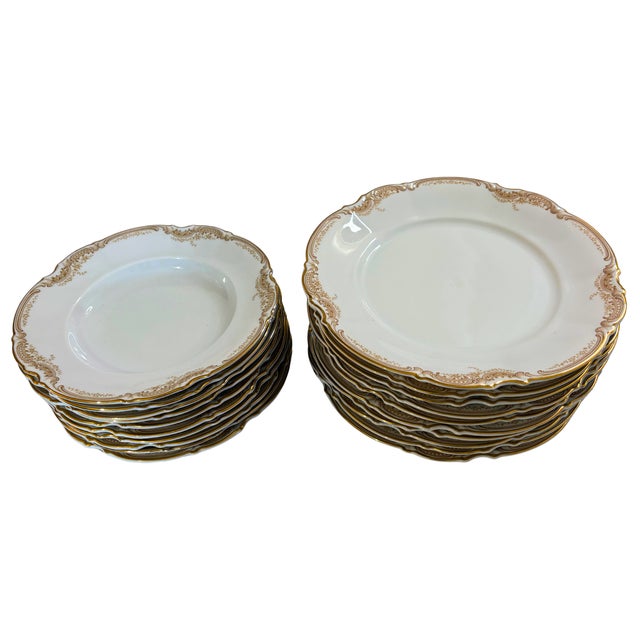 Bavarian Sylvia Dinner Service for 10 in Porcelain with Gilt Rococo Decor from Hutschenreuther, 1960s, Set of 20 For Sale - Image 4 of 5