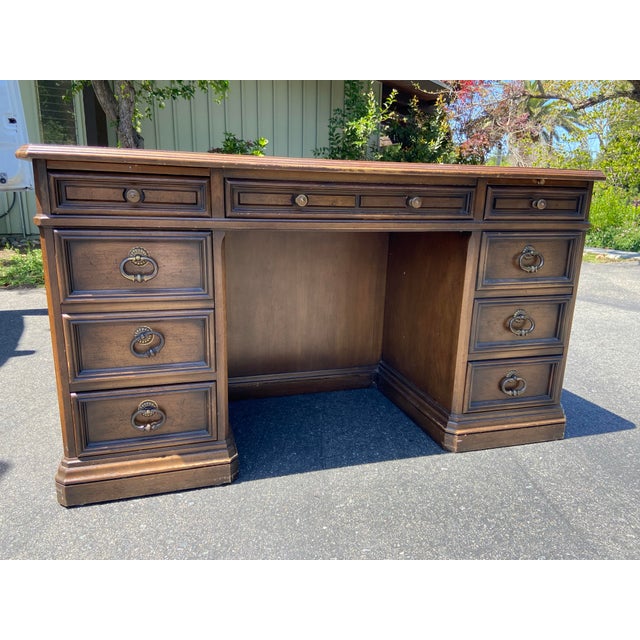 Vintage Sligh Furniture Leather Top Mid Century Modern Campaign Executive Desk For Sale - Image 12 of 12