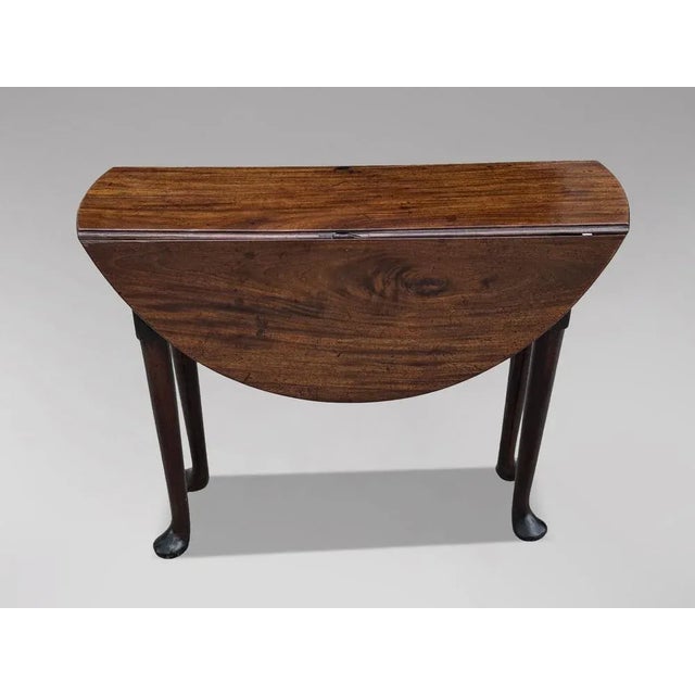 A Fine 18th Century George II Period Mahogany Drop Leaf Table This is a superb Georgian mahogany drop-leaf oval dining...
