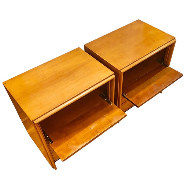 Paul Frankl Johnson Furniture Company Bedside Tables, a Pair For Sale In New York - Image 6 of 12